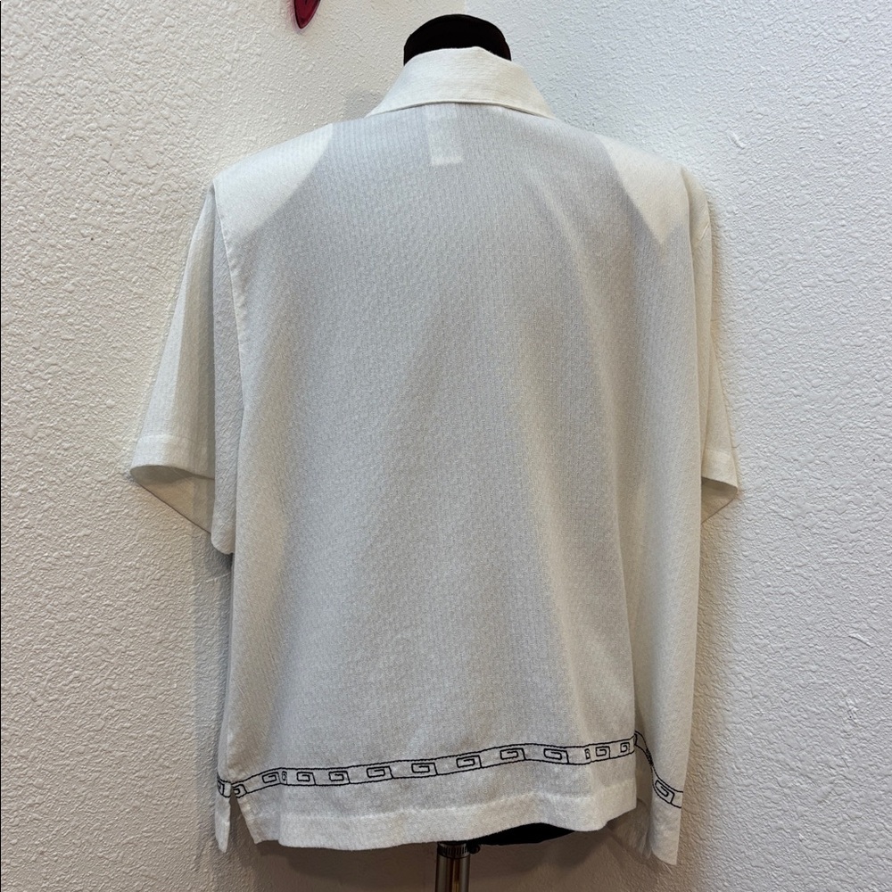 Vintage 1990’s Koret white and black tropical animal button-up top. Size 16W. - Picture 4 of 17